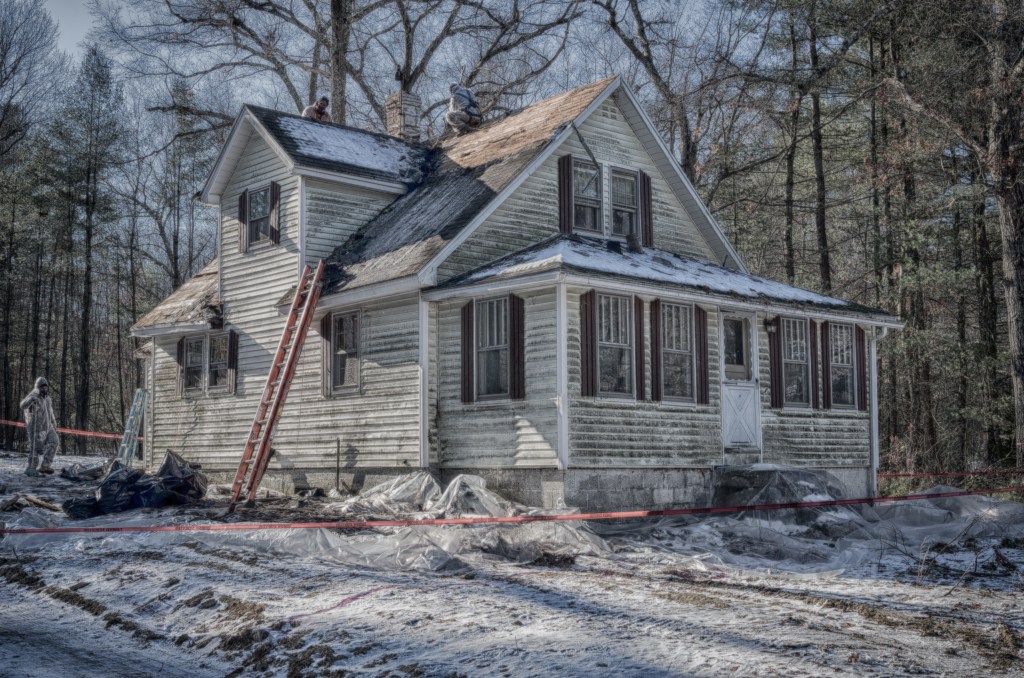 christmas-house-l1003535-1